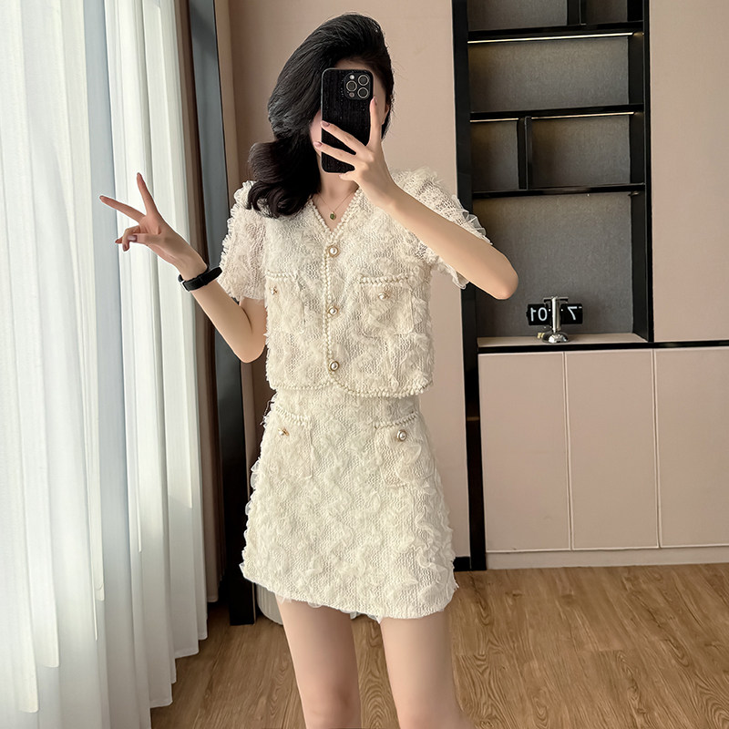 2026高级名媛小香风杏色蕾丝上衣半身裙套装小个子夏季新款两件套