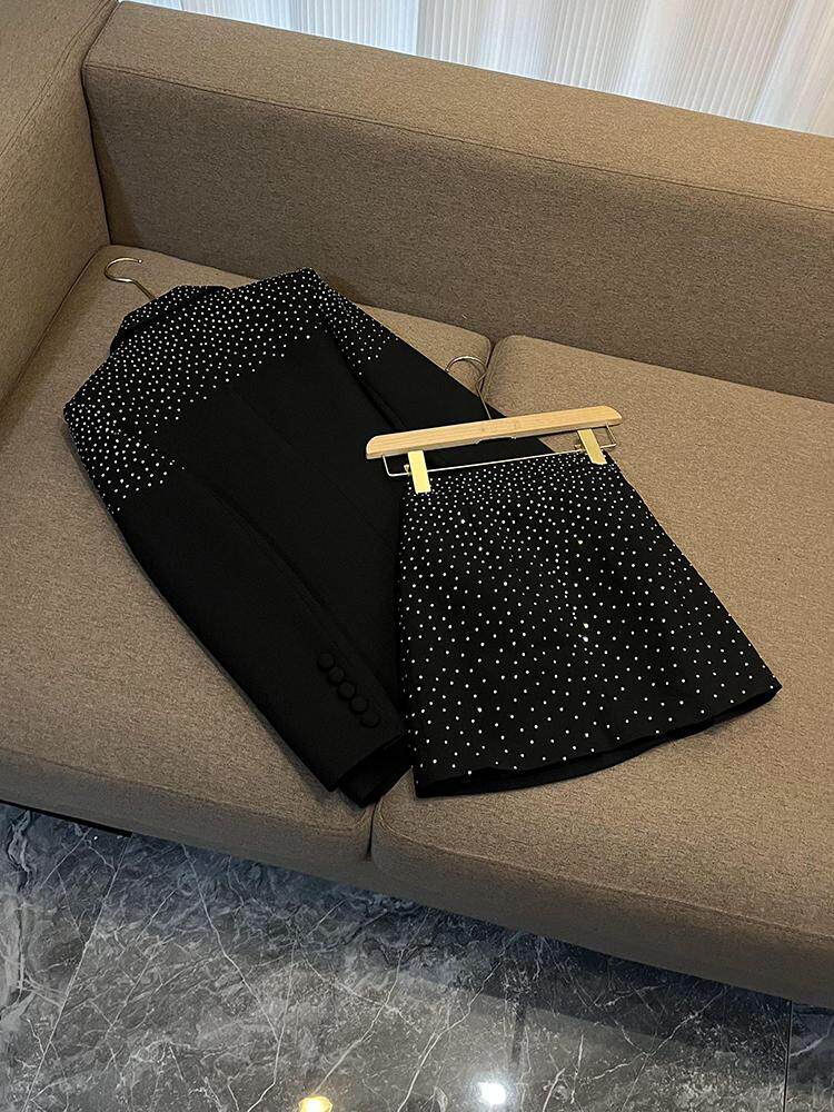 2024 새로운 스타일 유럽과 미국의 연예인 숙녀 패션 핫 다이아몬드 슬림 피트 원 버튼 정장 재킷과 스커트 정장 10007