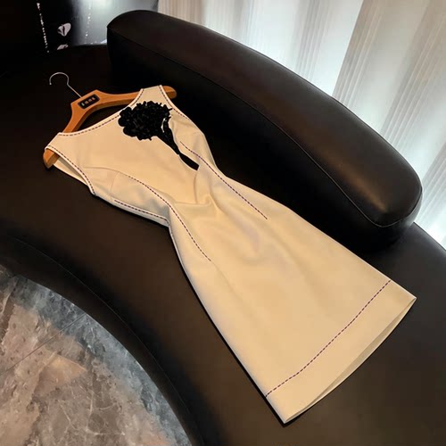 2026独特好看的连衣裙白色早秋礼服裙时尚气质修身女士无袖A752