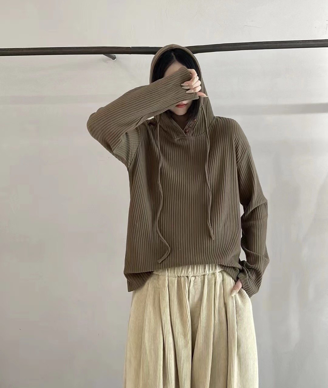 女装2025秋冬款帽衫初唯32537休闲文艺连帽小扣百搭针织打底衫女