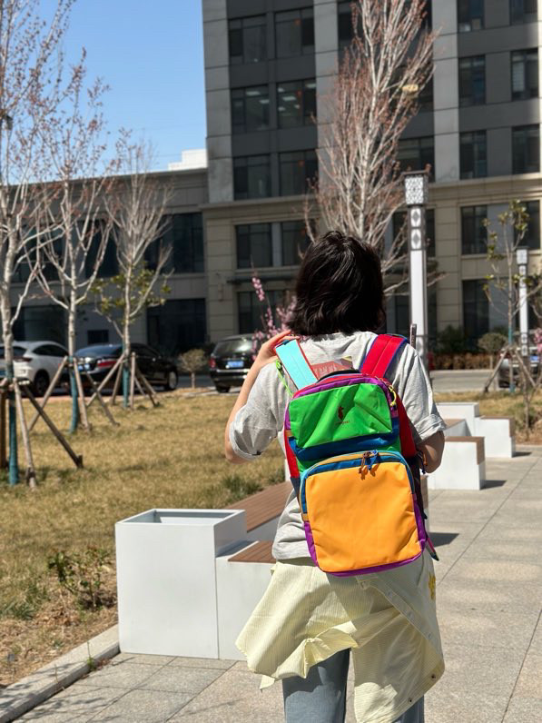 外贸新 羊驼多巴胺16L户外旅行彩色轻便休闲撞色防水双肩背包情侣