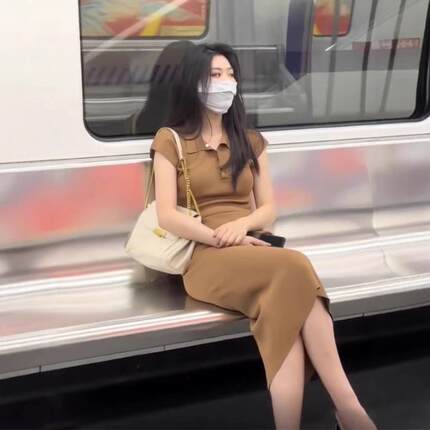 夏季包通勤气质女修身连衣裙气质Polo领裙子过膝设计针织臀感短袖