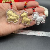 招财保险促销 新品 2026马年金银吊坠挂件生肖马手机包包 会场礼品