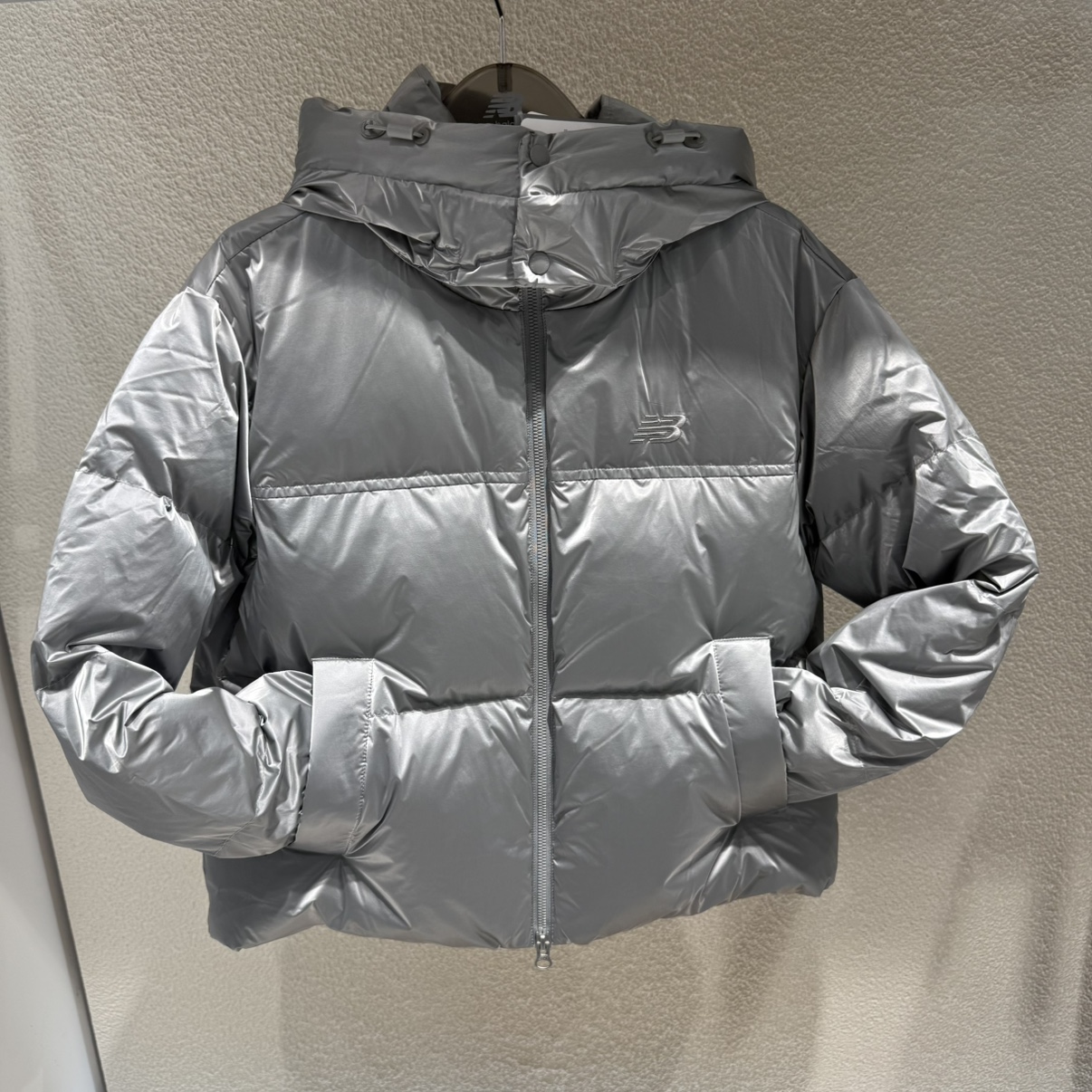 New Balance NB25冬新款女士简约防泼水保暖短款羽绒服NPF45802