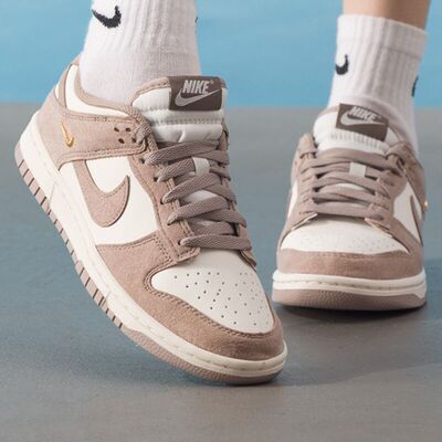 Nike耐克女DunkLow粉棕色小勾翻毛皮运动鞋耐磨滑板鞋IB4417-105