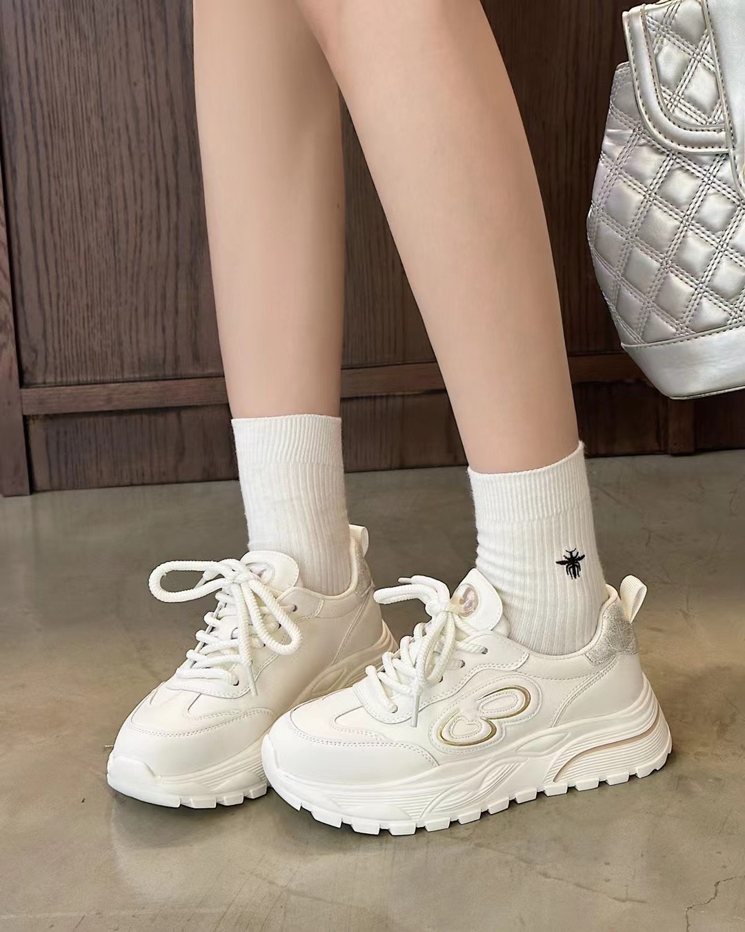 2026年骄履秋季新款厚底真皮百搭运动休闲鞋秀气型女