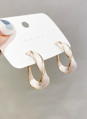 925银针时尚欧美个性扭曲白色滴油耳环女耳圈气质法式流行耳饰品