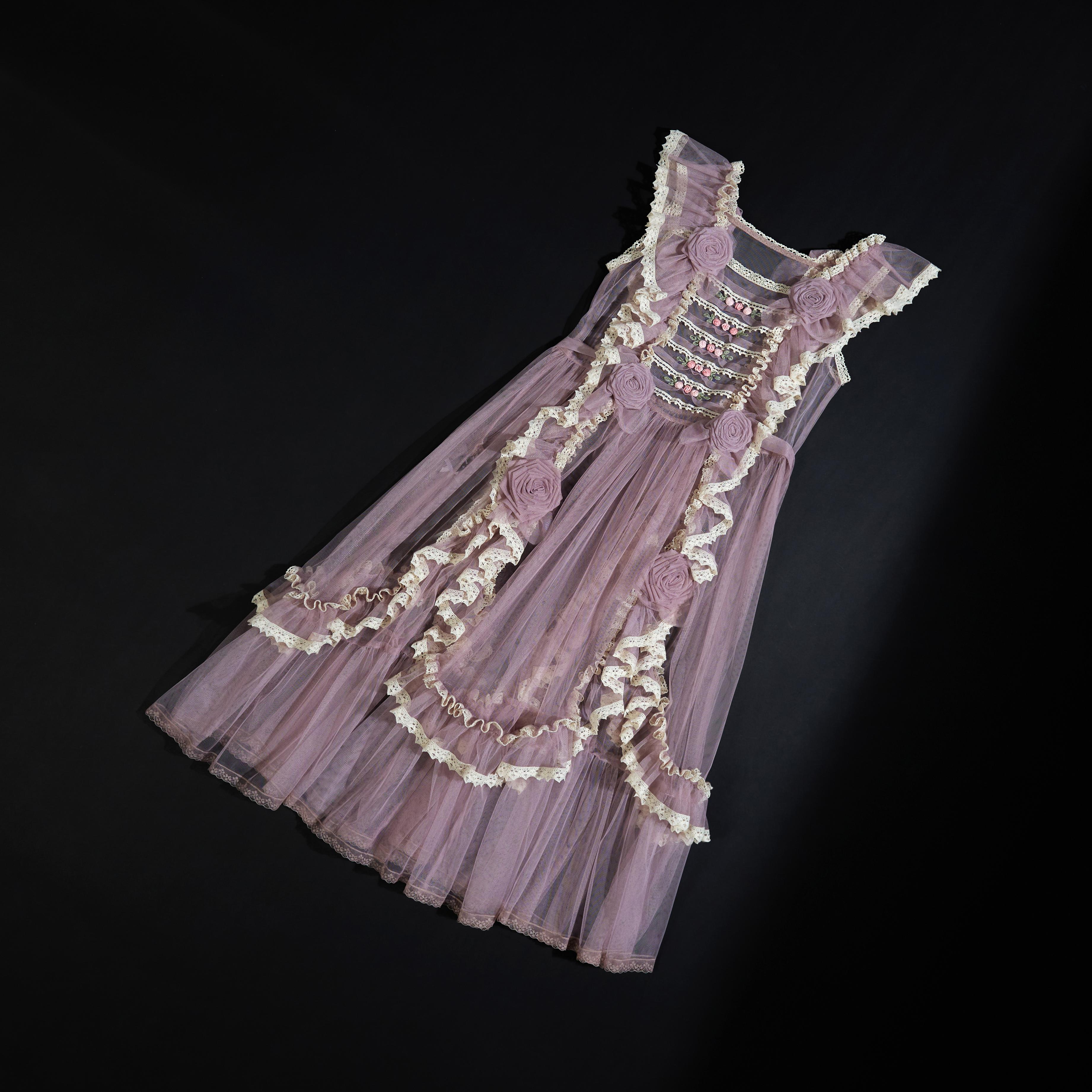 罗密欧与朱丽叶。装饰连衣裙