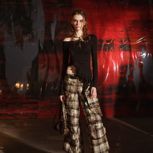 NN-NORTH NODE“旗帜的致意”荷叶边斜肩不规则T恤