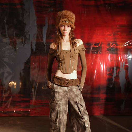 NN-NORTH NODE “树千脊背”挂脖一字肩长袖T恤