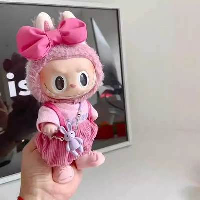 拉布布挂件一代二代搪胶背带裤套装娃衣labubu玩偶粉色蝴蝶结衣服
