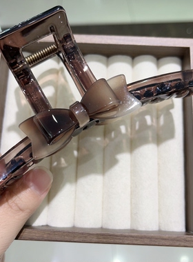 轻奢粉蝴蝶结抓夹女新款温柔少女半扎发气质盘发鲨鱼夹子甜美头饰