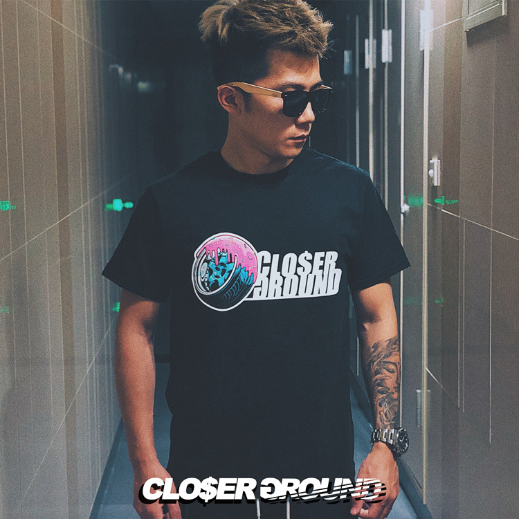 #CLOSERGROUND改装车系列短袖轮毂甜甜圈印花短T纯棉潮流宽松t在类目 男装, T恤中 - 来自Buy2taobao.com提供专业的淘宝代购服务