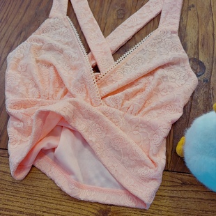 s码 微弹力气质修身 甜美法式 有内衬 蕾丝吊带背心 v领 rom2高品质