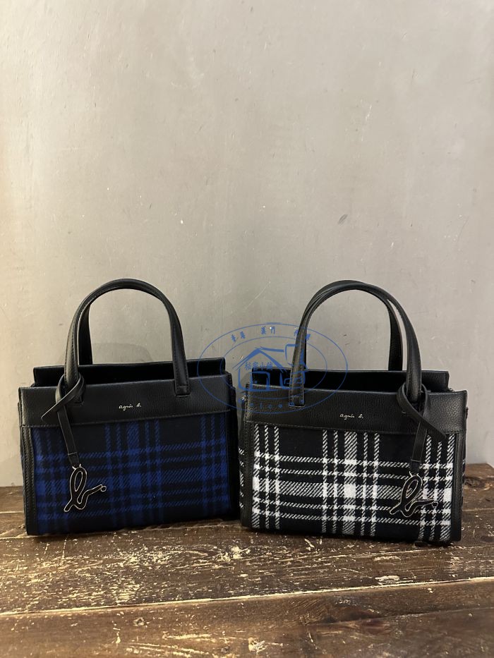 香港专柜代购agnes b品牌logo斜挎毛毛百搭手提小方包23秋冬