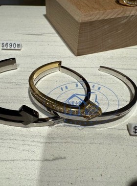 香港专柜代购agnes b 品牌logo箭咀图案開口手鐲 25春夏女款