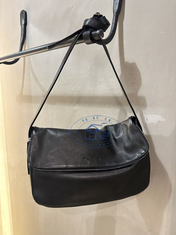 香港專櫃代購agnes b.法國製簡約軟羊皮輕便女款斜挎包23春夏大號