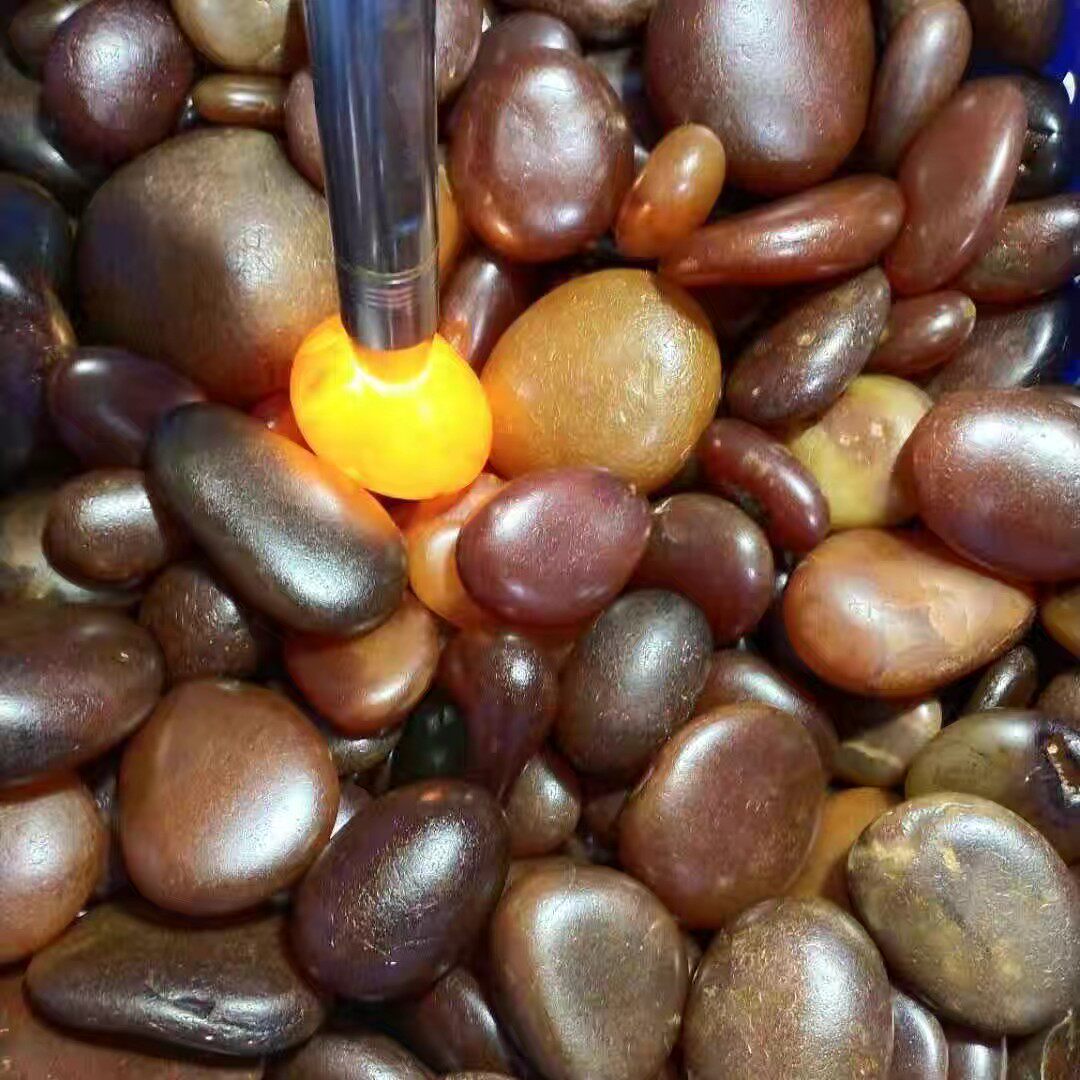 特价马达加斯加玛瑙籽料雕刻料鱼缸石原石奇石手玩石摆件随机发货