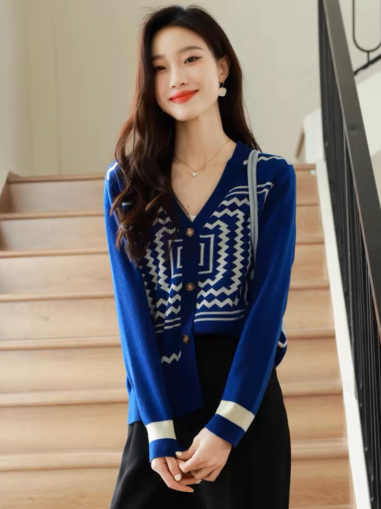 欧货V领针织开衫女春秋2025新爆款高级感小个子外搭上衣毛衣外套