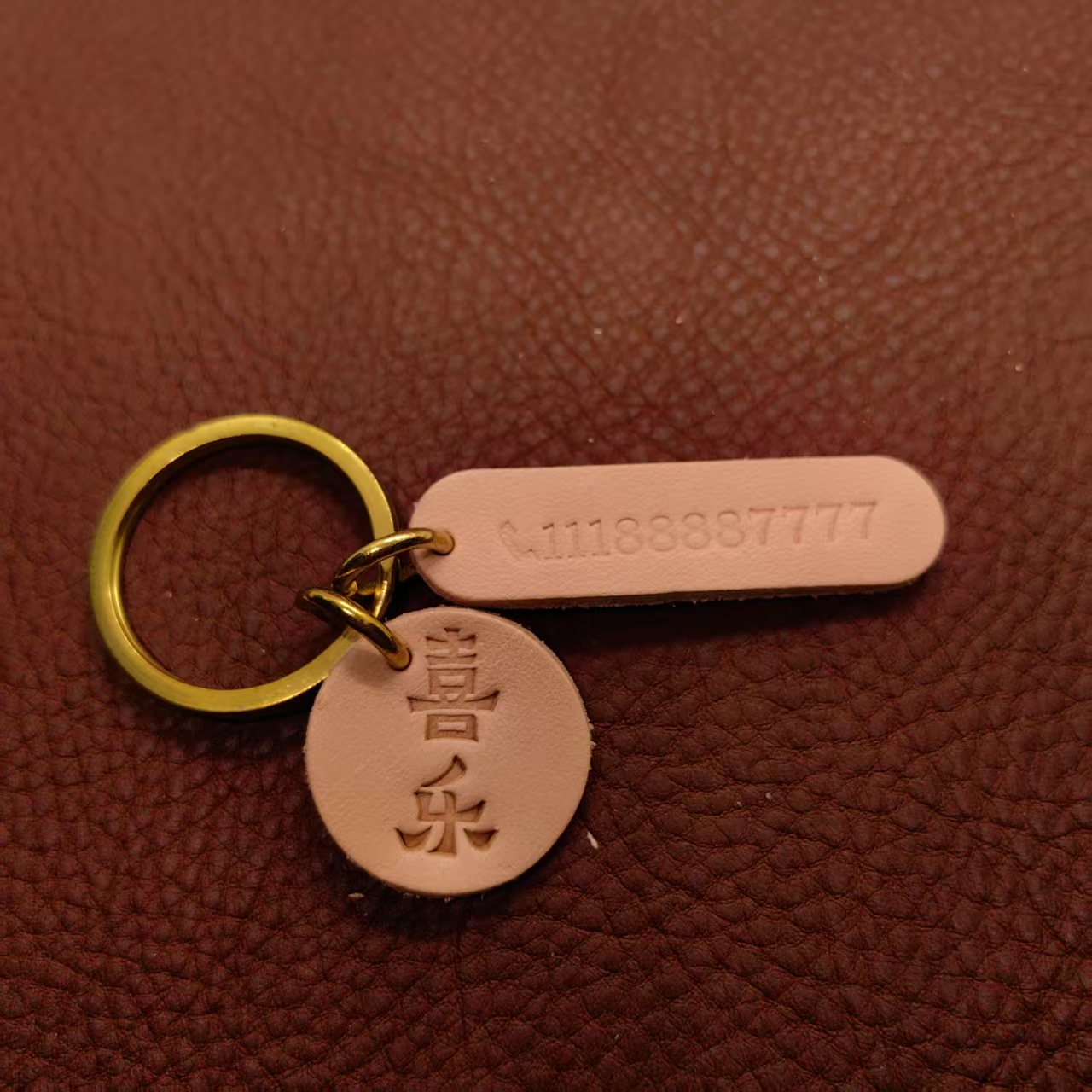 植鞣皮防丢刻字电话号码钥匙扣软牛皮手工定制复古情侣锁匙挂件