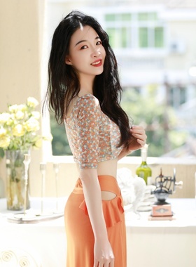 纪小白原创肚皮舞东方舞上装清凉小碎花高弹透气练功服舞服短款新