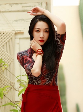 纪小白原创轻奢金丝绒上衣复古风自带胸垫舞者通勤东方舞上衣秋冬