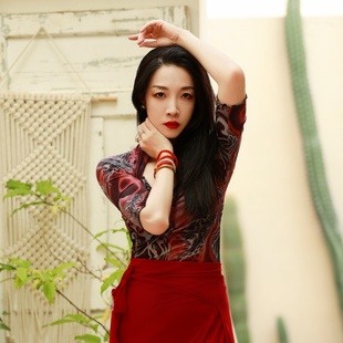 纪小白原创轻奢金丝绒上衣复古风自带胸垫舞者通勤东方舞上衣秋冬