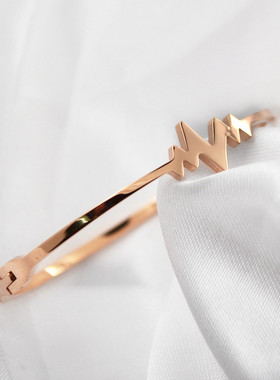 轻奢冷淡风心跳钛钢玫瑰K金手镯