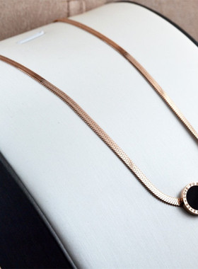 黑色圆牌钛钢玫瑰金不掉色项链