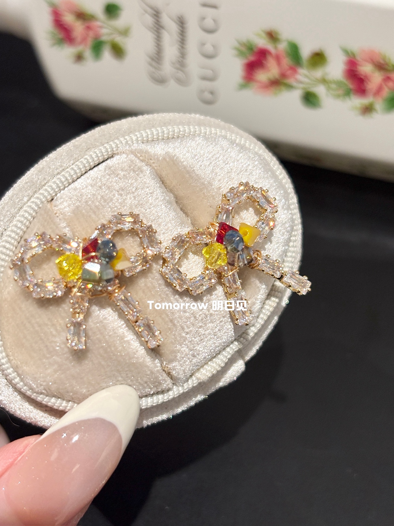 明日见｜彩石蝴蝶结 精致小巧彩色可爱串珠蝴蝶结925银水钻耳钉