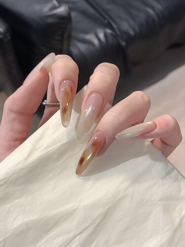 秋冬新款冰糖猫眼玻璃珠琥珀晕染手工穿戴甲中长款美甲高级感温柔