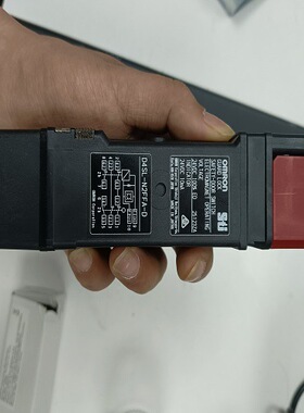 日本OMRON欧姆龙小型电磁锁定安全门开关D4SL-N2FFA-D