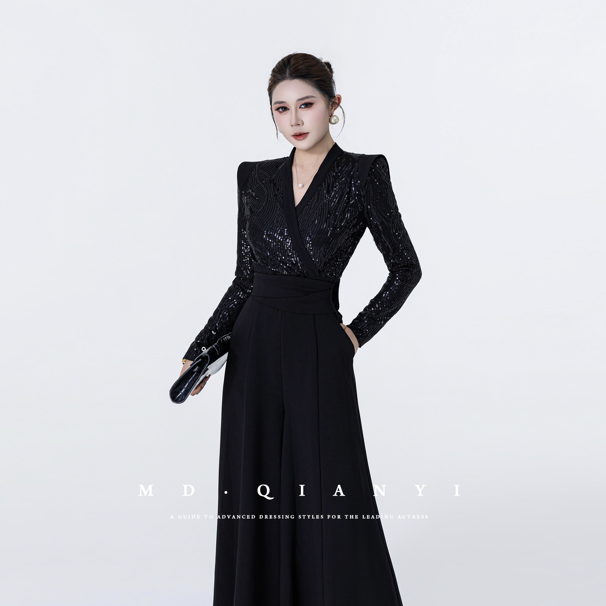MD千亿【星澜漫语】2026早秋新款收腰V领显瘦阔腿连体裤