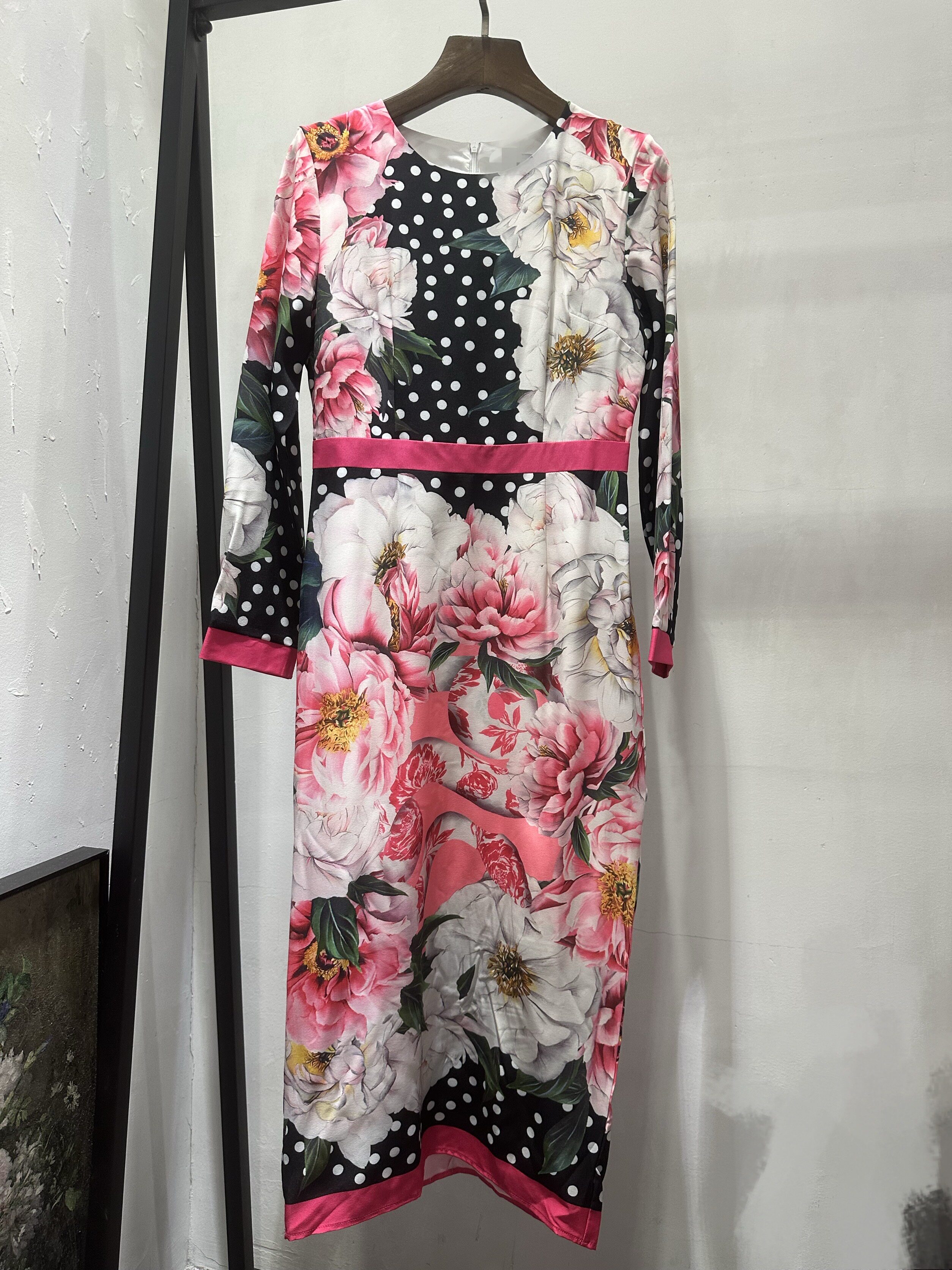 波点花朵定位印花中长连衣裙