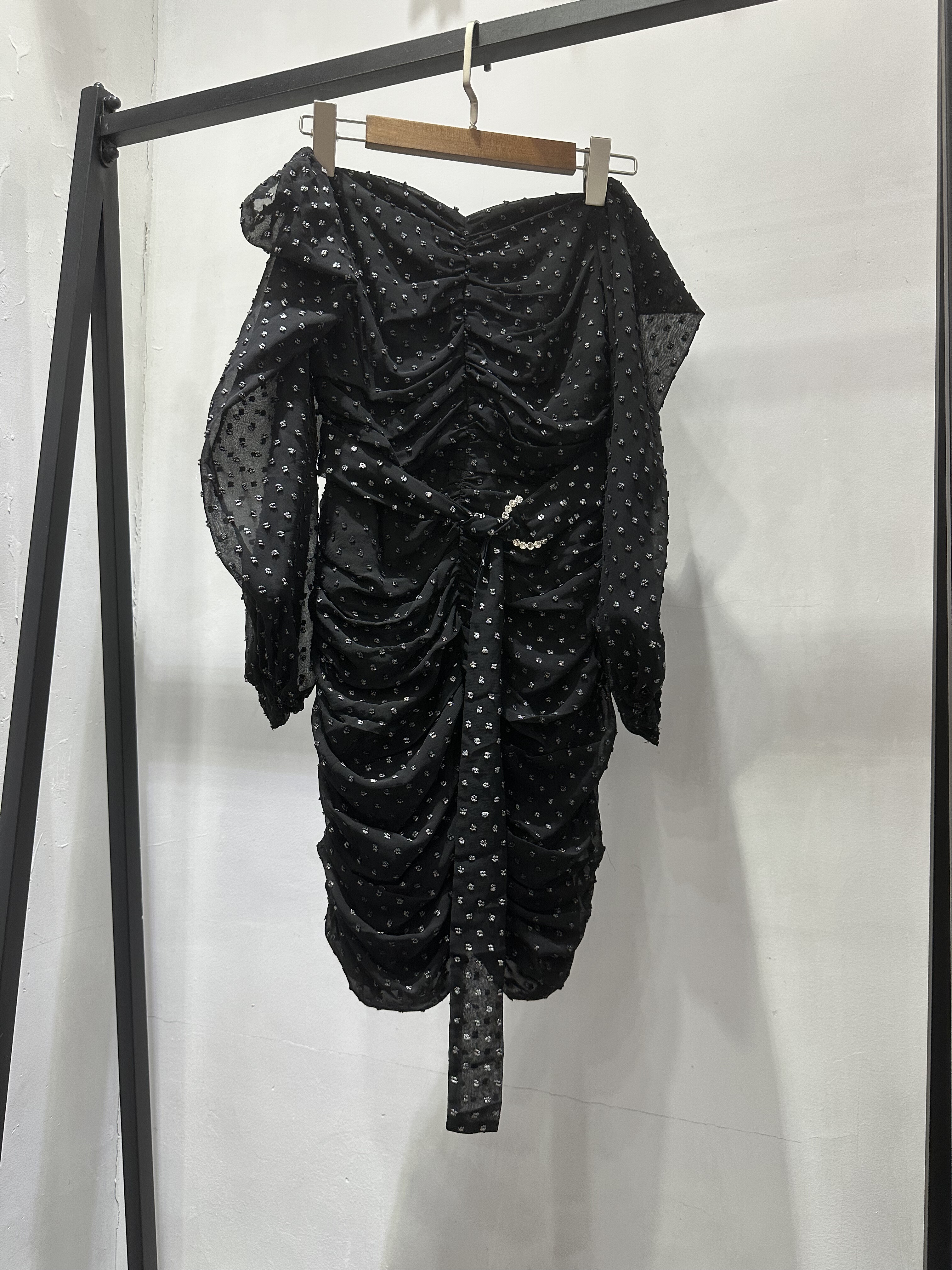 春秋一字肩2穿收褶灯笼袖修身中短连衣裙