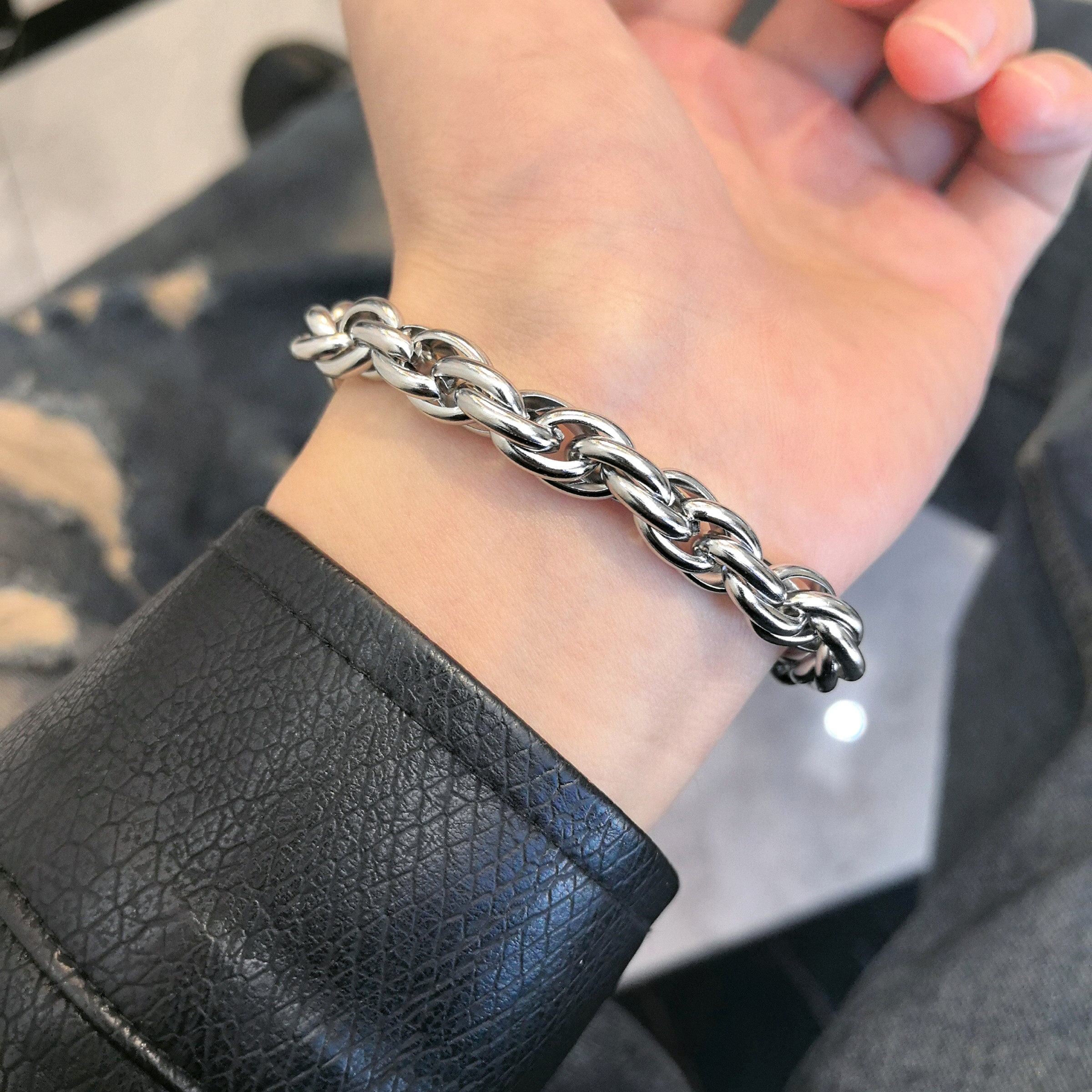 简约百搭麻花链条手链男生嘻哈叠戴时尚个性高级感钛钢不掉色手饰