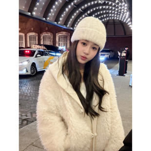 绵绵软软保暖拼接牛角扣连帽加厚毛毛短外套新品 暖暖小羊 AHY