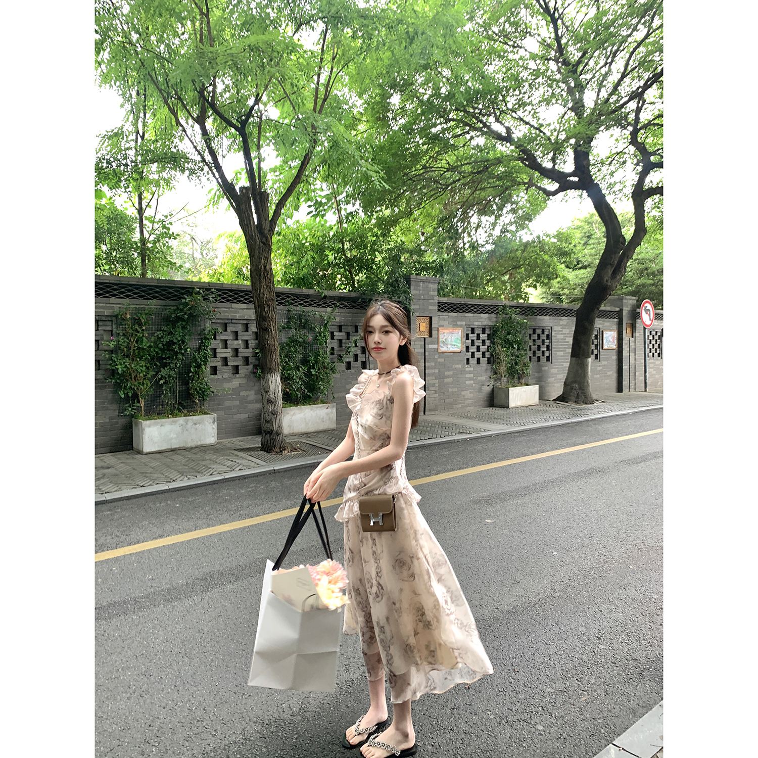 AHY 飞飞袖欧根纱碎花连衣裙女中长款气质2023新款收腰温柔风裙子