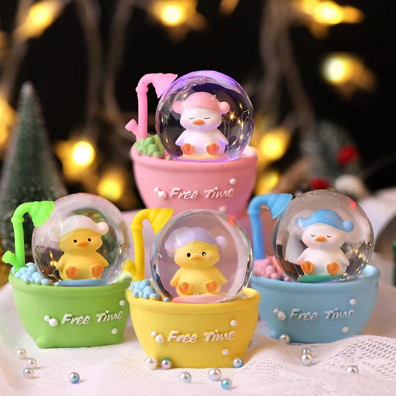 可爱洗澡鸭迷你水晶球发光带灯儿童房桌面装饰摆件毕业生日礼物