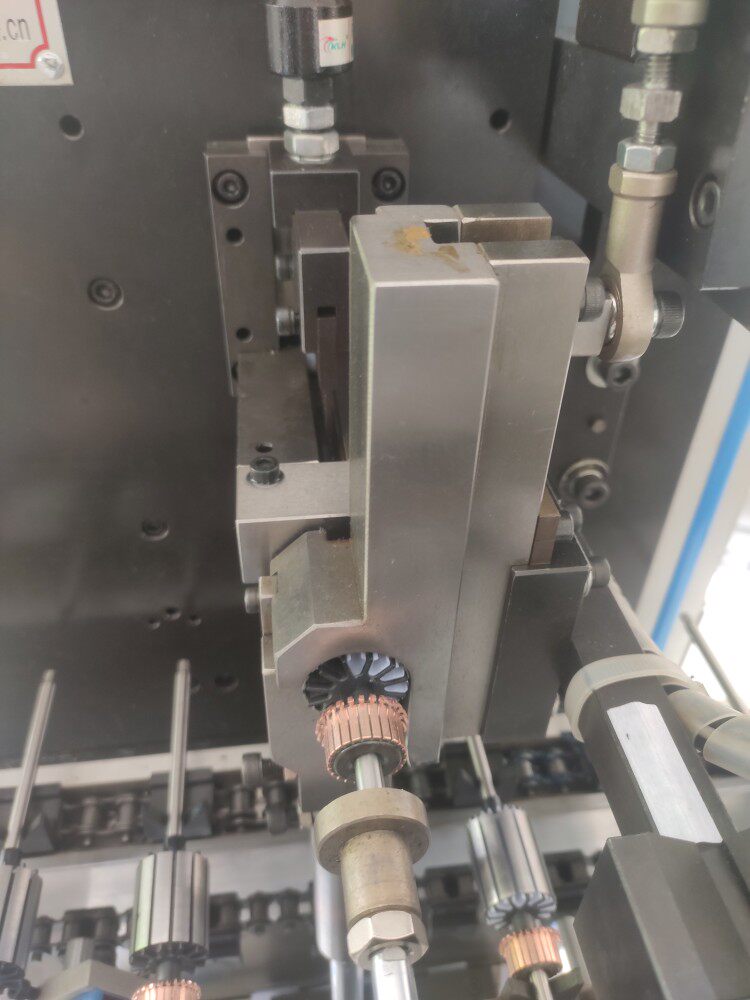 转子槽纸机槽楔机链条式移位自动上下转子打槽纸槽楔设备