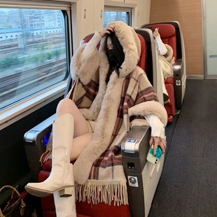 高级感加绒加厚披肩女秋冬天大毛领连帽披风斗篷外套保暖流苏大衣