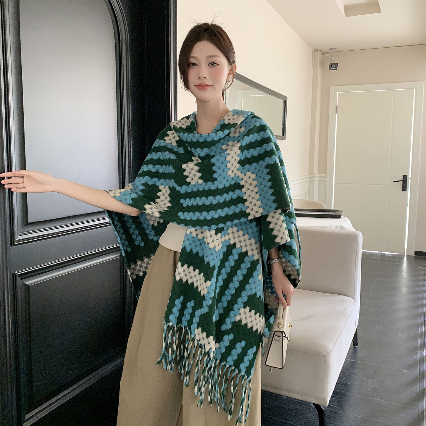 民族风彩色流苏大披肩女长款斗篷外搭开衫百搭保暖披风旅游穿搭