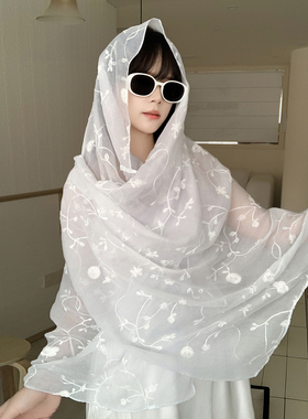 绣花花朵名族风盘扣披肩夏季薄款防晒披肩白色沙滩巾旅游丝巾外搭