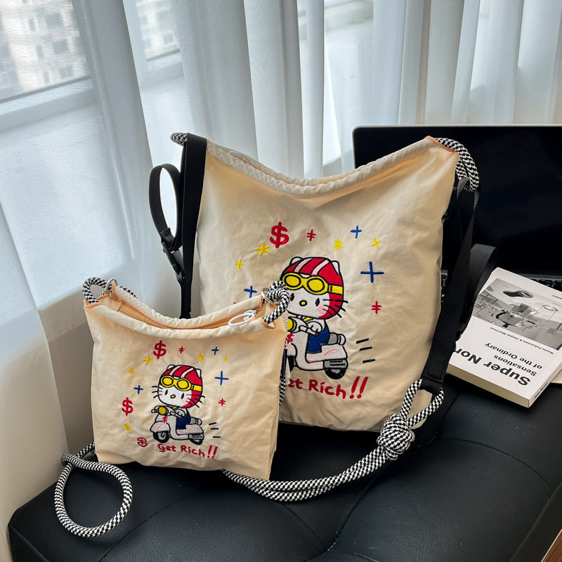 2026爆款可爱卡通刺绣水桶包女时尚斜挎包日系休闲潮流百搭单肩包
