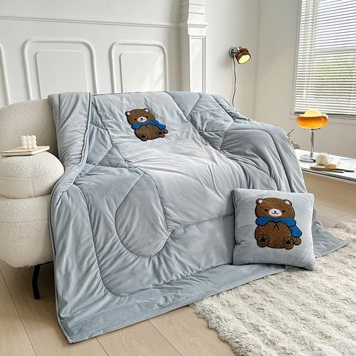 全绒加厚加厚牛奶绒抱枕被子冬季