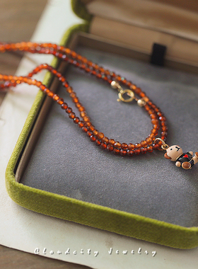 仿珐琅立体小熊石榴石短项链