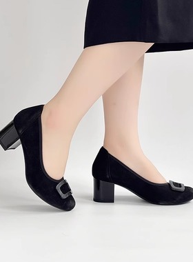 德国CAPRICE凯蝴蝶女鞋春夏新品圆头扣饰牛皮软底中跟单鞋22401