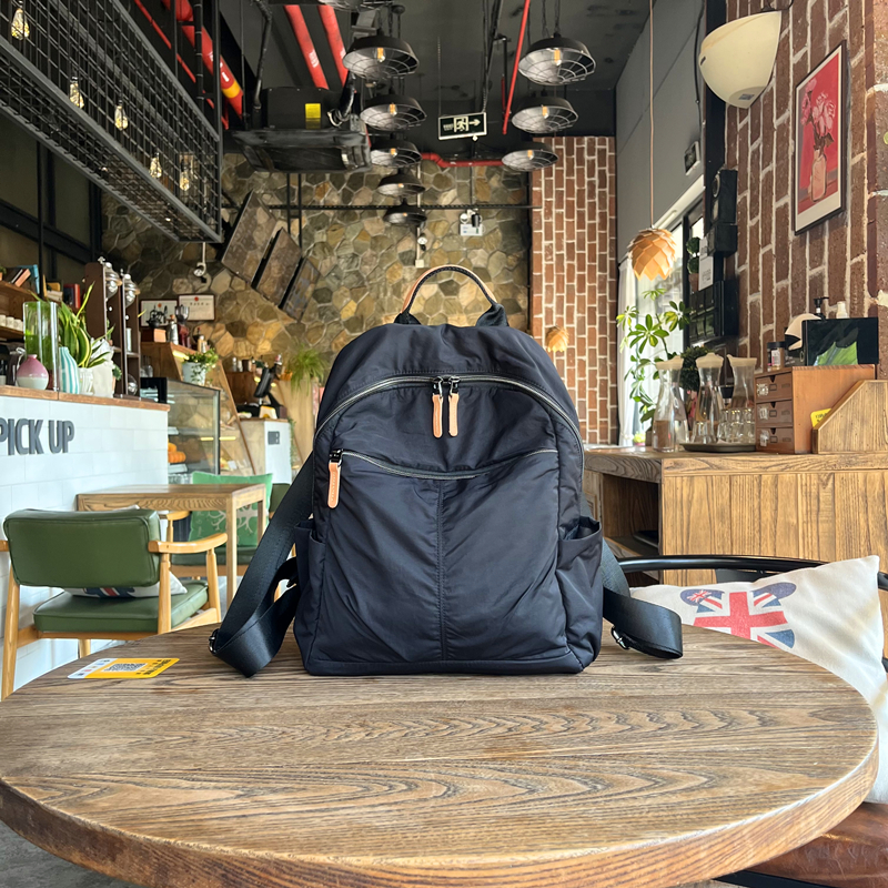 2025新款南韩丝布轻便双肩包时尚休闲小众设计大容量日常通勤背包