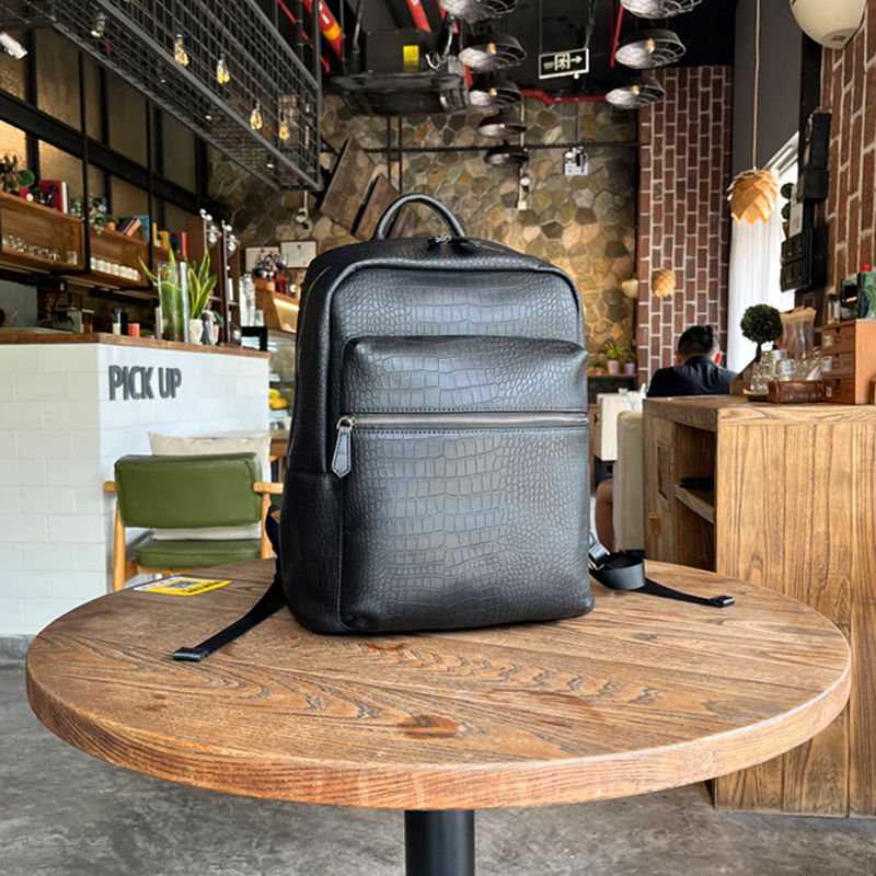 时尚潮流大容量商务休闲双肩包