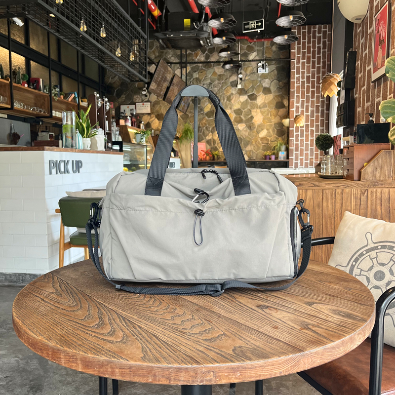 时尚通勤大容量旅行包健身包